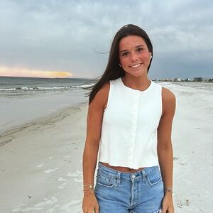 Meet your Posher, Claire